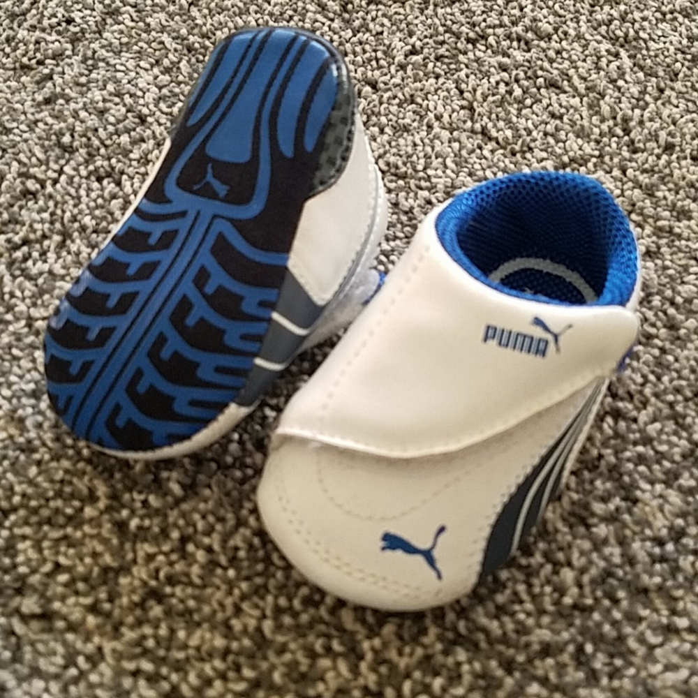 Puma Infant shoes size 2 velcro blue white